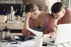 couple struggling with financial repayment